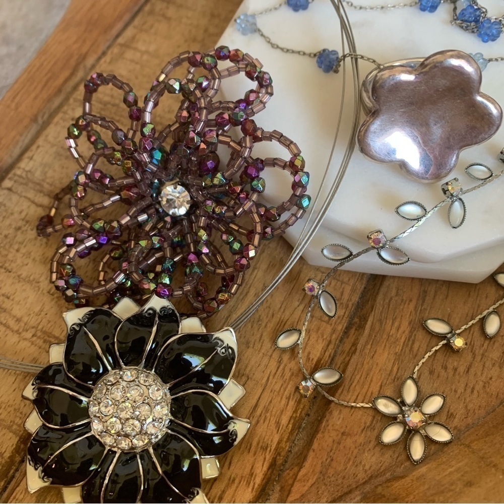 Flowers Fashion Jewelry Lot 7 Piece Necklaces, Earrings, Ring, Brooch - Picture 2 of 12